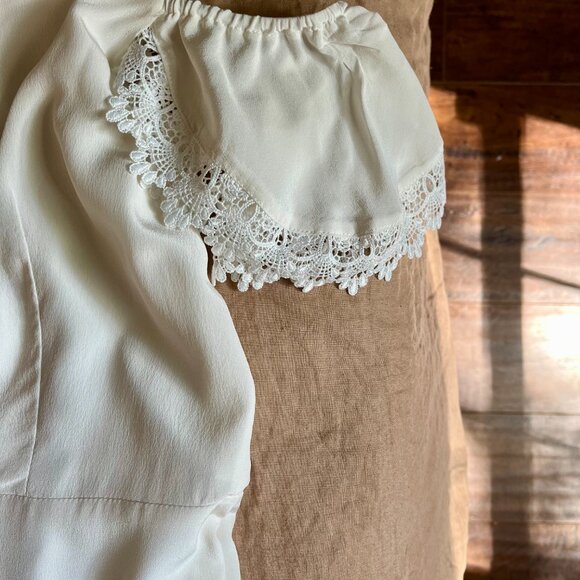 Daughter of Simone Kemp Wedding Dress - Sample Size XL - Picture 3 of 9